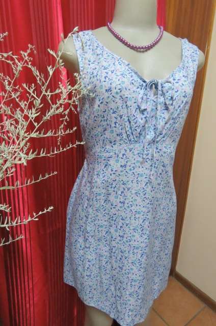 Cool short summer dress in blues and violet tiny floral pattern by 'Foshini' in size 36/12.Good cond