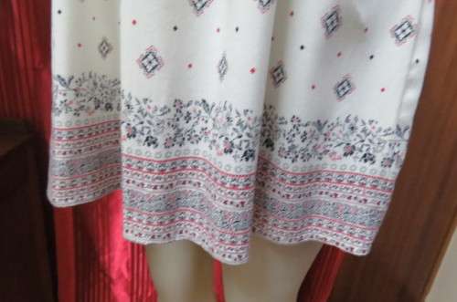 Sweet cream summer sleeveless dress in size 30/6 in 100% viscose. Scooped neckline