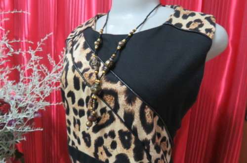 Pretty black and caramel colour animal print sleeveless shift dress size 42/18. Zip at back.