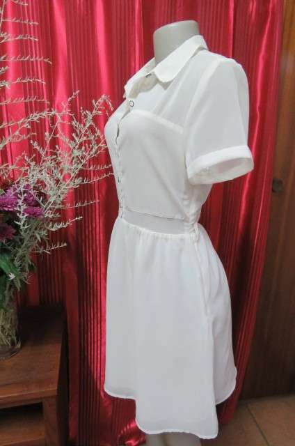 Sweet light cream knee length dress in sheer polyester fabric. Lined skirt size 34/10 by `Legit`.