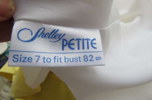 Smart or casual wear! Pretty in yellow. Fully lined long sleeve jacket in size 31/7