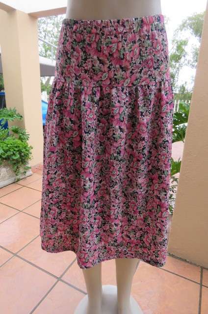 Cool pink floral skirt with yoke and gathering in size 42/18. Made by owner.