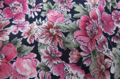 Cool pink floral skirt with yoke and gathering in size 42/18. Made by owner.