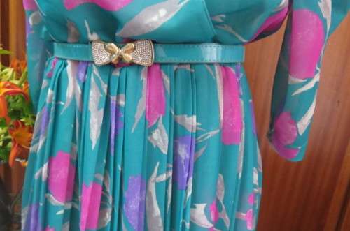 Amazing 'Delswa' vintage dress with permanent pleated skirt size 41/17. Will fit size 40 but loose.