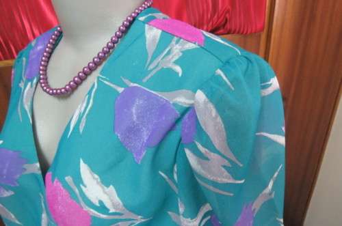 Amazing 'Delswa' vintage dress with permanent pleated skirt size 41/17. Will fit size 40 but loose.