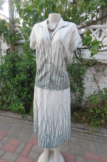 High quality 'Marc Oliver' used vintage 2 piece beige skirt and top outfit size 40/16.