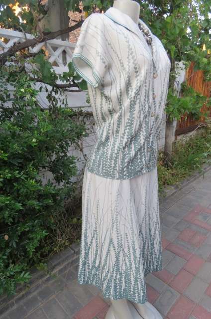 High quality 'Marc Oliver' used vintage 2 piece beige skirt and top outfit size 40/16.