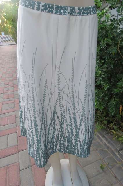 High quality 'Marc Oliver' used vintage 2 piece beige skirt and top outfit size 40/16.