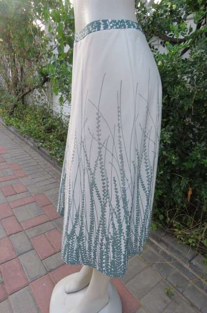 High quality 'Marc Oliver' used vintage 2 piece beige skirt and top outfit size 40/16.