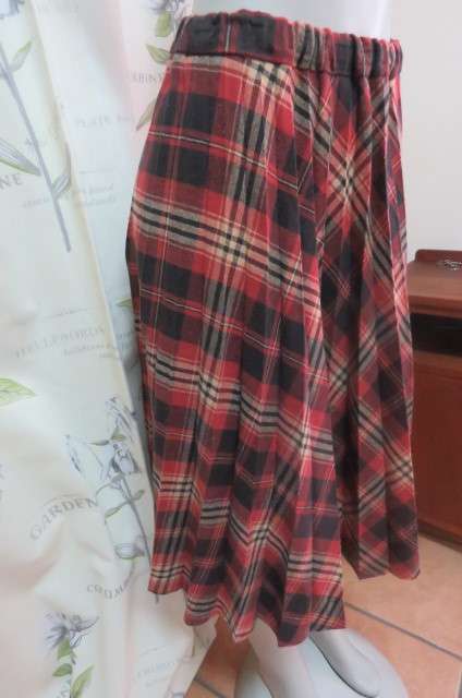 Tartan check vintage skirt with permanent pleats. Elasticated waist size 34/10.