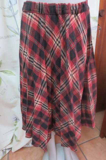Tartan check vintage skirt with permanent pleats. Elasticated waist size 34/10.