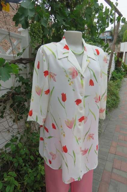 Tastefully patterned cream top size 40/16 with tulips in dark crimson and peach. By 'Penny C'.