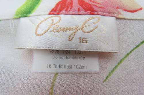 Tastefully patterned cream top size 40/16 with tulips in dark crimson and peach. By 'Penny C'.