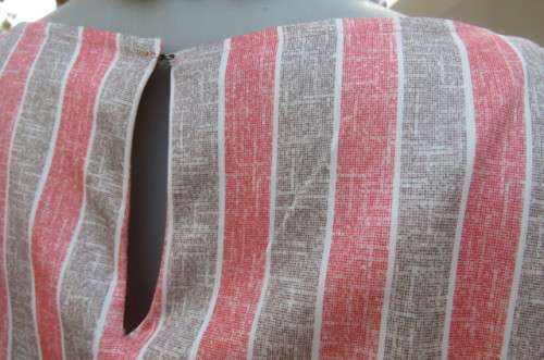 Amazing vintage dress by 'Miss Lynn by Manhattan' size 38/14. In 100% wash+wear polyester. As new.