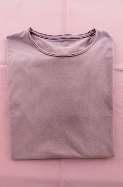 Men's brick brown T-shirt with unique short cut-on sleeves by 'Markham' size Large. Longer length.