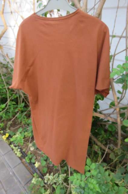 Men's brick brown T-shirt with unique short cut-on sleeves by 'Markham' size Large. Longer length.