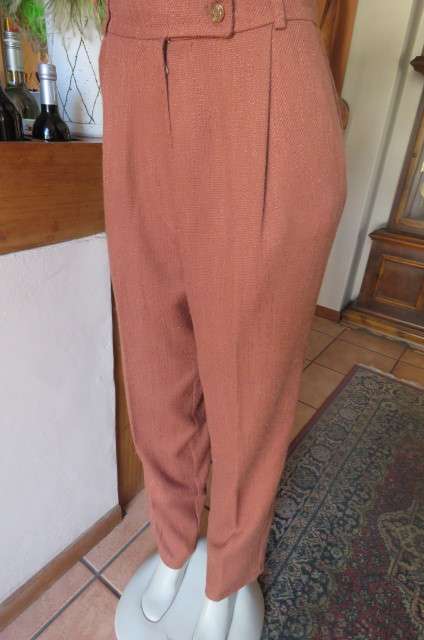 Vintage dress pants in tawny brown size 38/14 by 'Foshini'. With high waist. Pleated front.