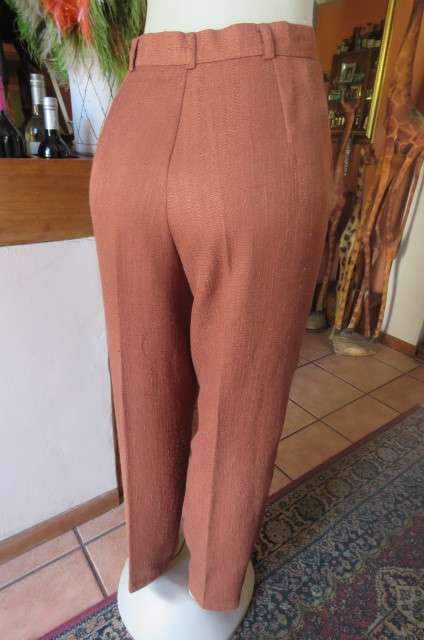 Vintage dress pants in tawny brown size 38/14 by 'Foshini'. With high waist. Pleated front.