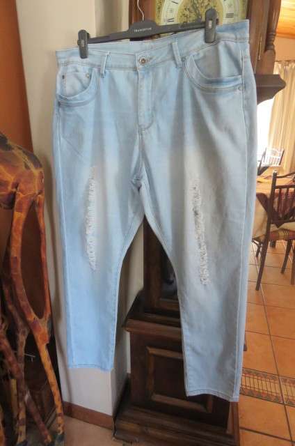 Modern ladies light blue denim jeans with distressed look by 'Donatella' size 46/22.