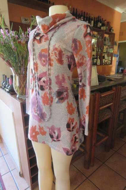 Smart bodycon mini dress with long sleeves size 34/10 by 'Image Smart'. In stretch jersey polyester.