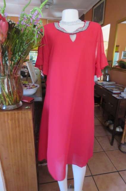 Fabulous special occasion A-line dress in dark red by 'Cindalina' in size 40/16.