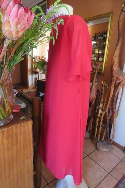Fabulous special occasion A-line dress in dark red by 'Cindalina' in size 40/16.