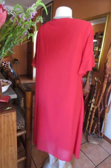 Fabulous special occasion A-line dress in dark red by 'Cindalina' in size 40/16.