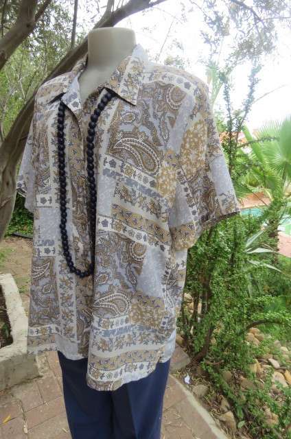 Paisley patterned soft blue, beige, grey and white button down top with open collar size 46/22.