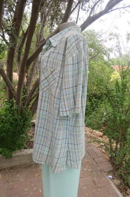 Bubble cotton casual short sleeve shirt in light turquoise, green, white and brown size 50/26.