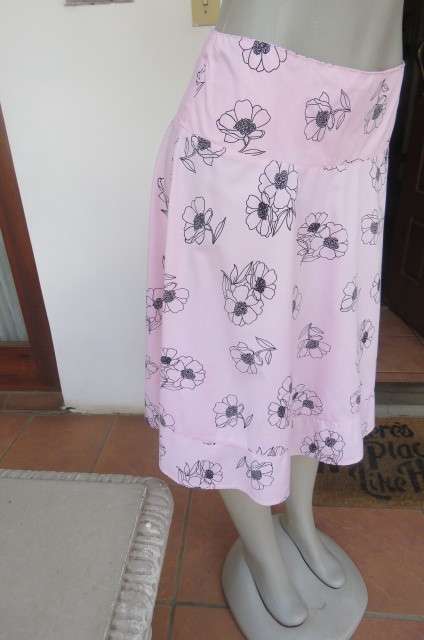 Lovely coral colour wide A-line skirt with black flowers.Yoked waist size 34/10 by `Legit`. As new.