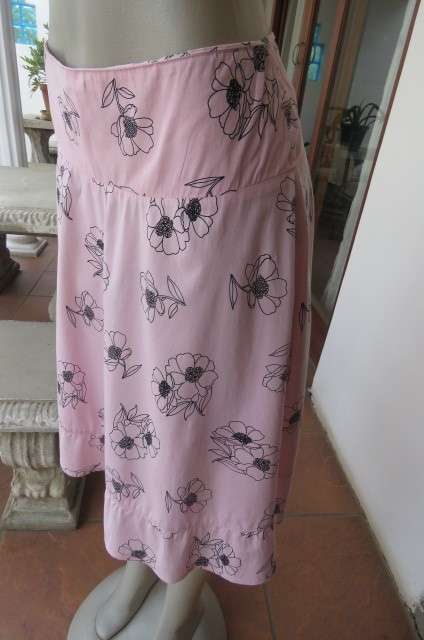 Lovely coral colour wide A-line skirt with black flowers.Yoked waist size 34/10 by `Legit`. As new.