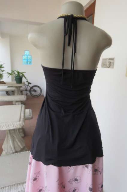 Ultra sexy black halterneck top in size 36/12. Gilded attachment on straps by 'Eringi'.