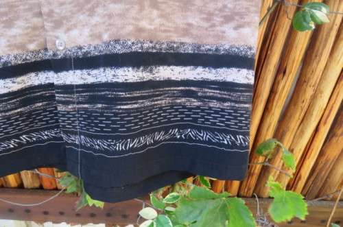 Men's short sleeve casual shirt in light brown with mottled look and handsome border size Large.