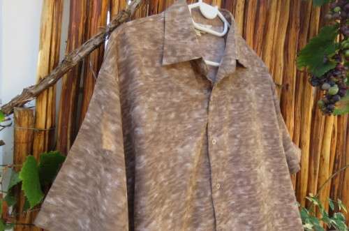 Men's short sleeve casual shirt in light brown with mottled look and handsome border size Large.