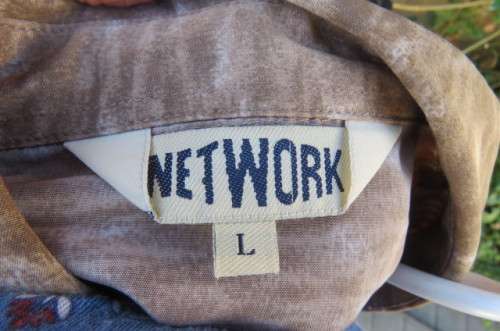 Men's short sleeve casual shirt in light brown with mottled look and handsome border size Large.