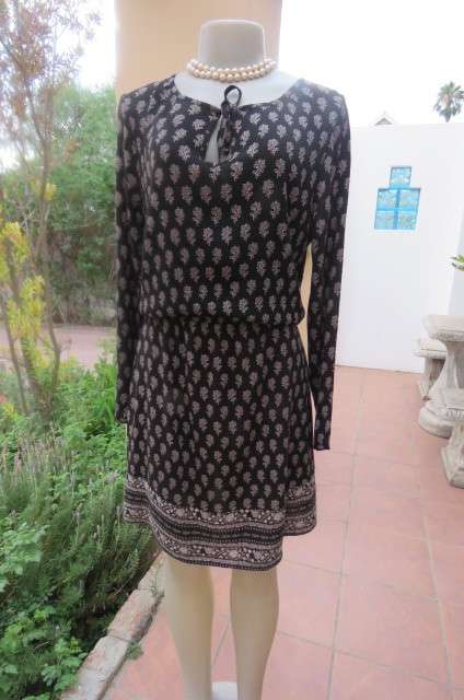 Black creased viscose/polyester fabric long sleeve dress. Blouson waist. Size 40/16.