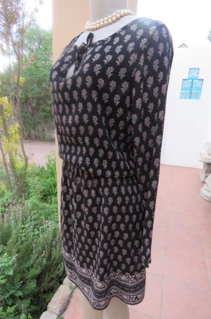 Black creased viscose/polyester fabric long sleeve dress. Blouson waist. Size 40/16.
