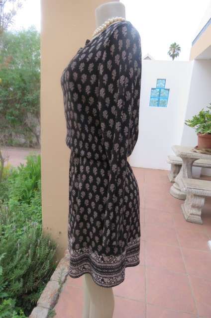 Black creased viscose/polyester fabric long sleeve dress. Blouson waist. Size 40/16.