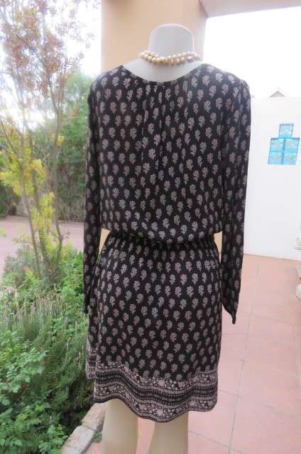 Black creased viscose/polyester fabric long sleeve dress. Blouson waist. Size 40/16.