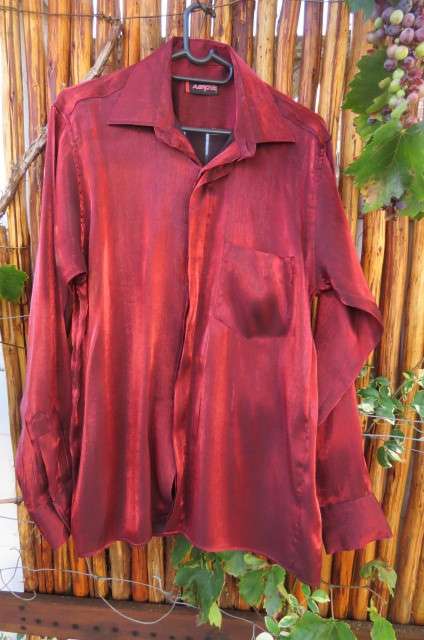 Glam brown/red men's shirt by 'Aero' in size small. Hidden front buttons. Chest 94 cm.