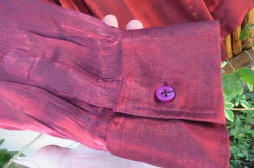 Glam brown/red men's shirt by 'Aero' in size small. Hidden front buttons. Chest 94 cm.