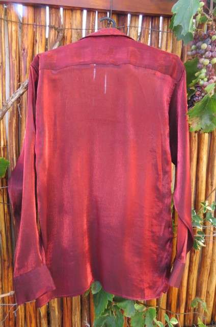 Glam brown/red men's shirt by 'Aero' in size small. Hidden front buttons. Chest 94 cm.