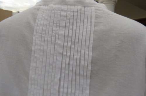 Absolute stunning white long sleeve top in very fine thin cotton fabric size 40/16. Loose hanging.