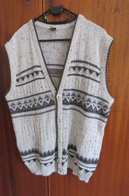 Men's smart knitted waistcoat in cream and brown in size Medium-chest 110 cm.