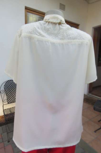 Top of the line rich cream short sleeve top by 'Donatella' size 42/18. As new