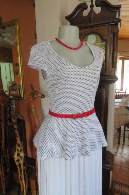 Peplum top in white with tiny black squares in stretch viscose/polyester blend size 32/8 by `Massumi