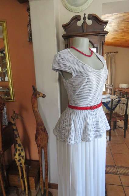 Peplum top in white with tiny black squares in stretch viscose/polyester blend size 32/8 by `Massumi