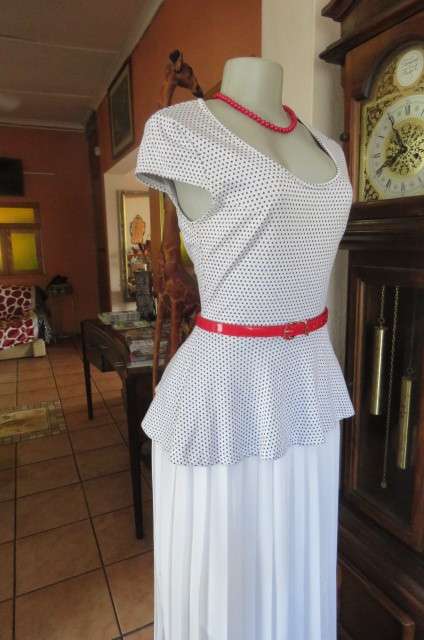Peplum top in white with tiny black squares in stretch viscose/polyester blend size 32/8 by `Massumi