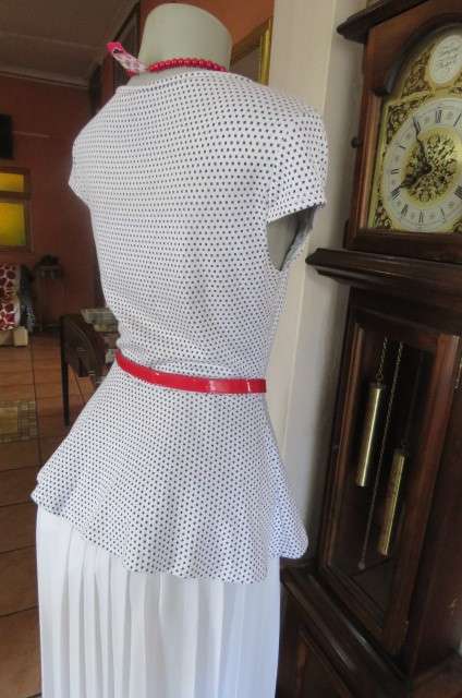 Peplum top in white with tiny black squares in stretch viscose/polyester blend size 32/8 by `Massumi