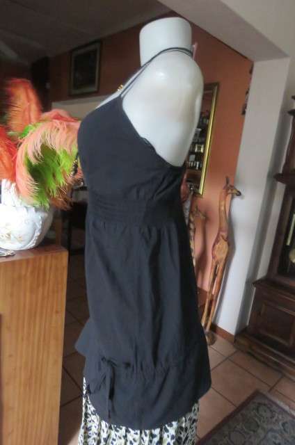 Cute black strappy top with wide elasticated waist by `RT` in size 32/8. Tiestring around hips.
